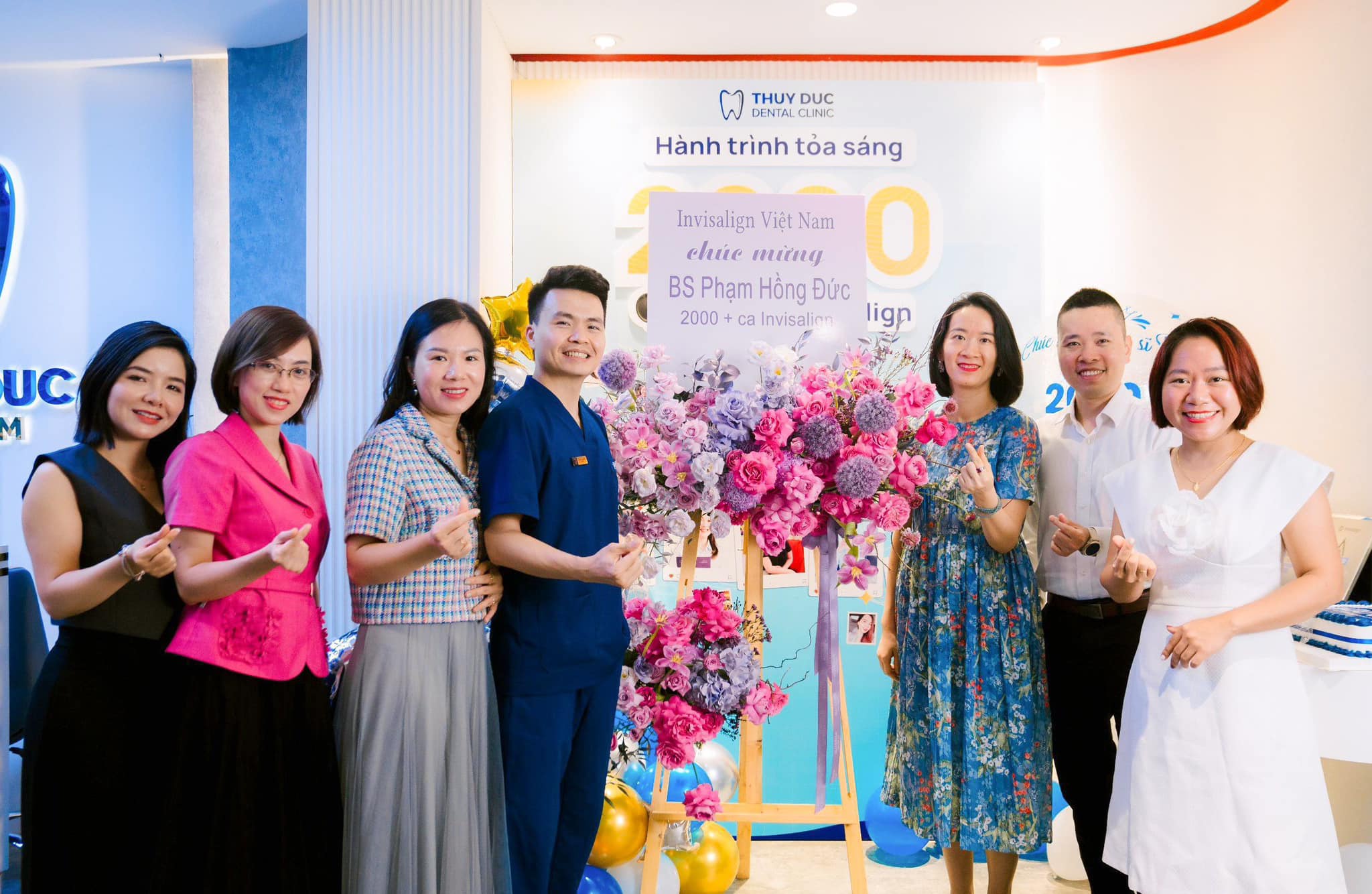 Awards and achievements 1 Đại diện Invisalign chúc mừng BS Đức đạt 2000+ ca