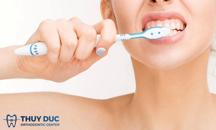 2.5. Unscientific oral hygiene leads to exposed porcelain teeth 1 2.5. Unscientific oral hygiene leads to exposed porcelain teeth 1