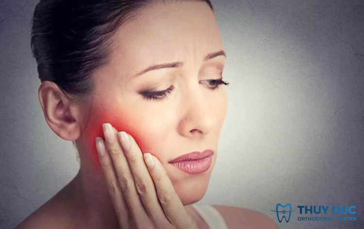 Effects of porcelain crowns on malocclusion 1 Effects of porcelain crowns on malocclusion 1