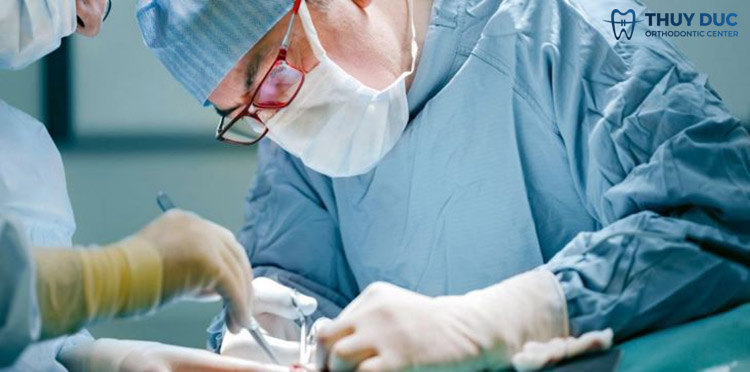 Advantages and disadvantages of porcelain crowns