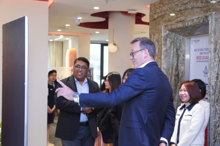 The Vice President of Align Technology and Managing Director of Align APAC, along with the senior leadership team from Invisalign, visited Thuy Duc Dental Clinic 3 The Vice President of Align Technology and Managing Director of Align APAC, along with the senior leadership team from Invisalign, visited Thuy Duc Dental Clinic 3